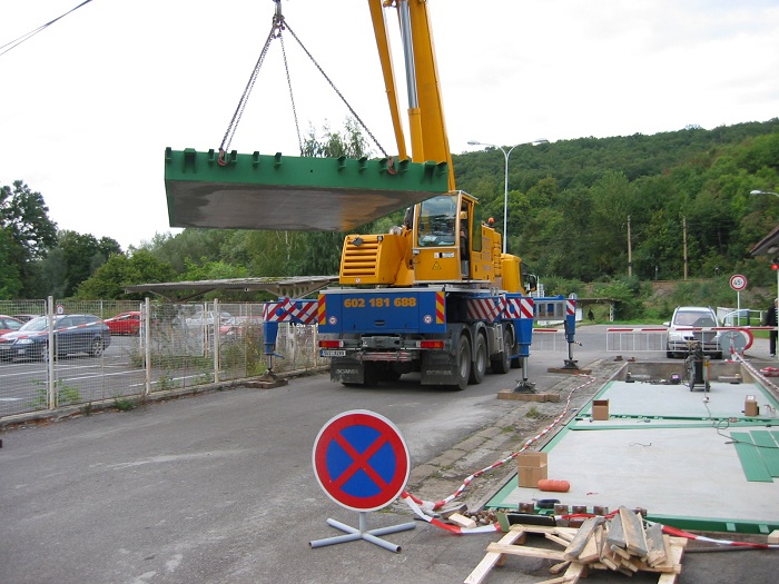 Instalace silniční váhy v podniku Lybar Velvěty